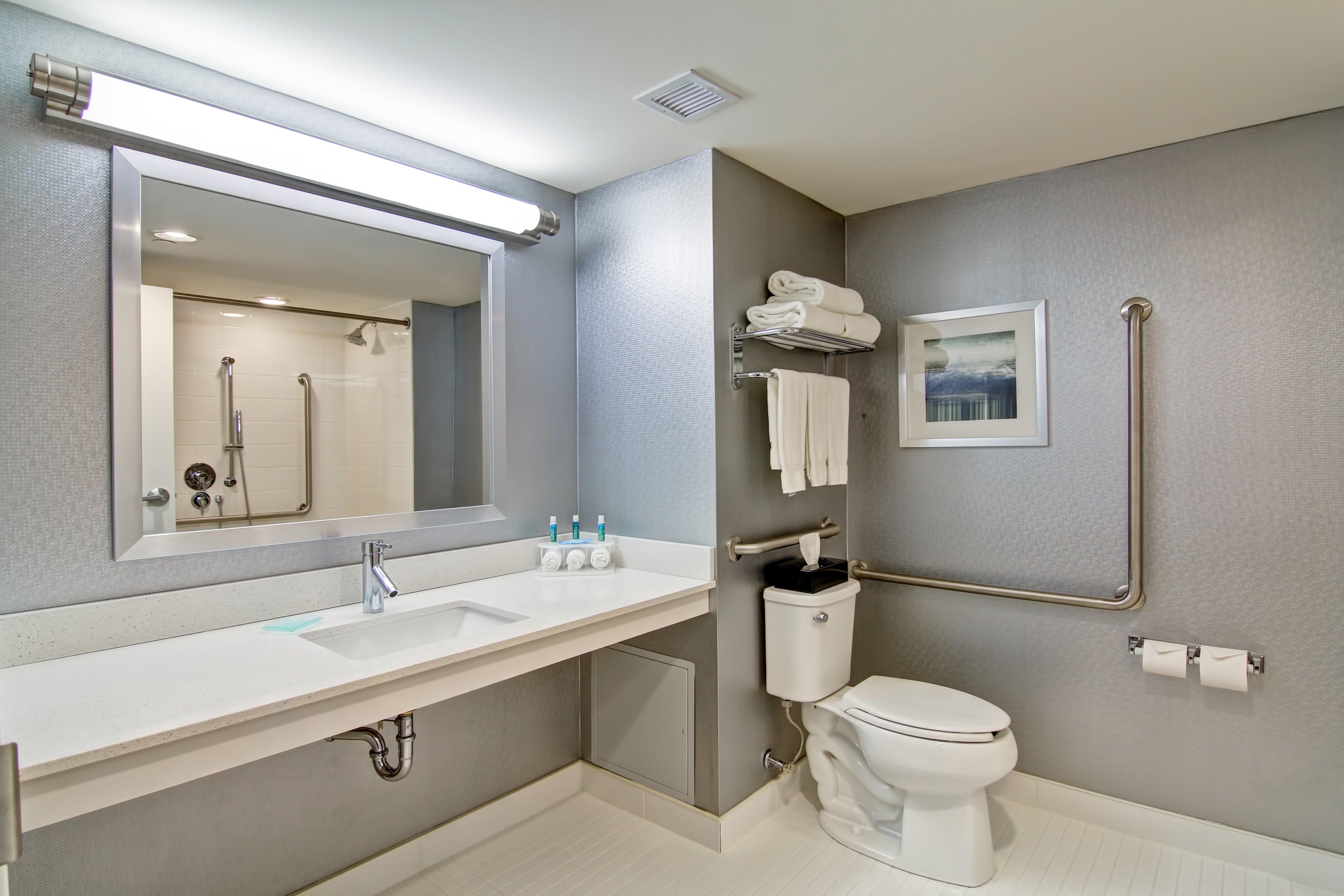 Holiday Inn Express & Suites Oshawa Downtown - Toronto Area By Ihg Exterior foto