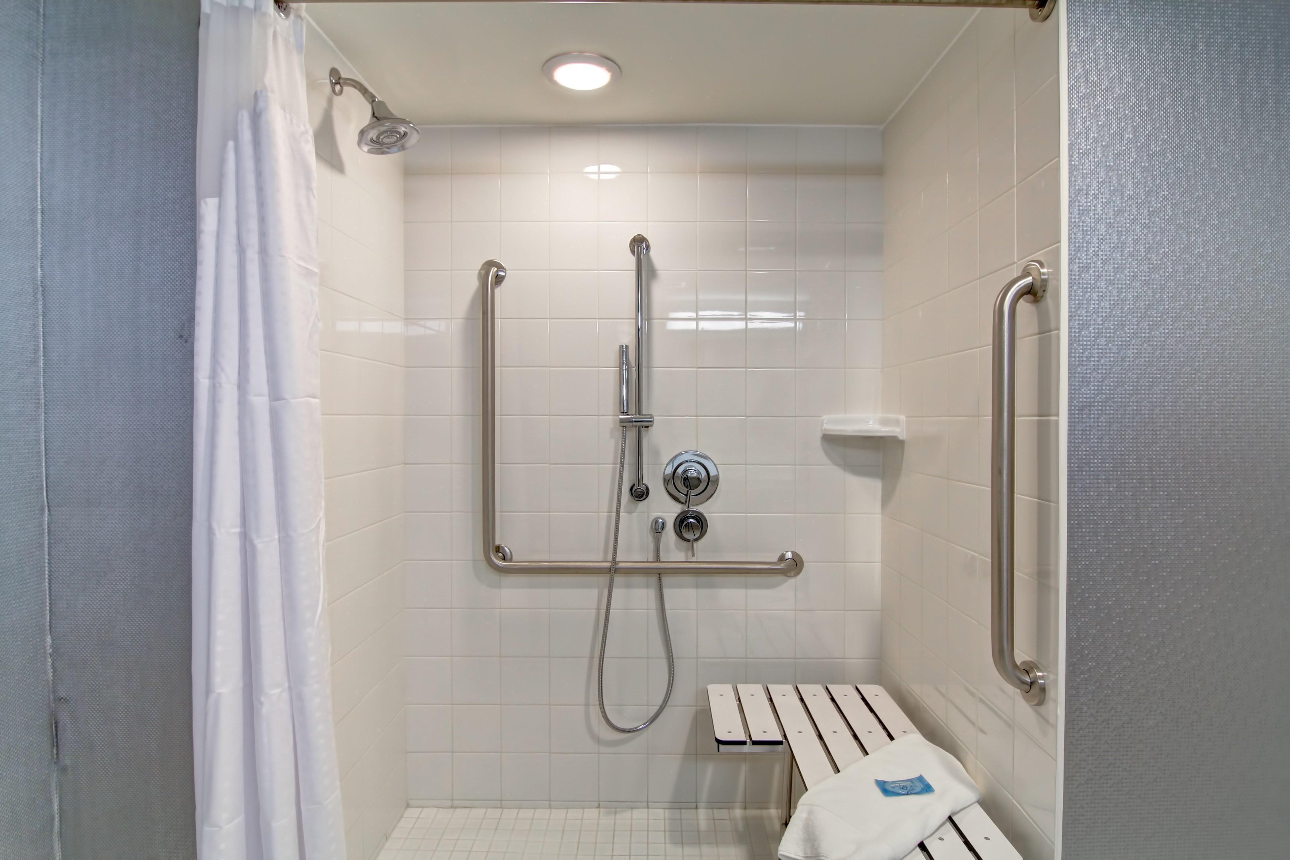 Holiday Inn Express & Suites Oshawa Downtown - Toronto Area By Ihg Exterior foto