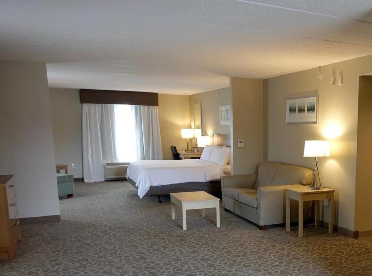 Holiday Inn Express & Suites Oshawa Downtown - Toronto Area By Ihg Exterior foto
